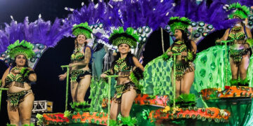 Desfiles do Acesso B levam fé, Amazônia e empoderamento feminino à Avenida