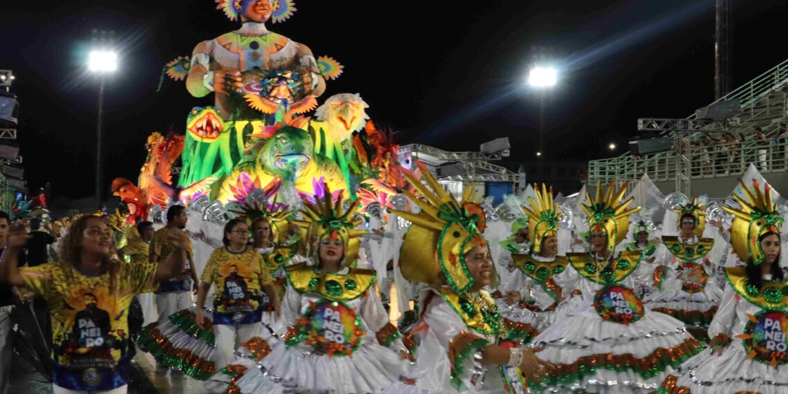 Grupo de acesso A leva sonhos, resistência e identidade amazônica ao Sambódromo de Manaus