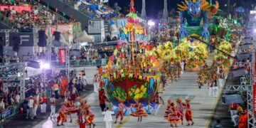 Fim do jejum: A Grande Família é a campeã do Carnaval de Manaus 2026 após 17 anos