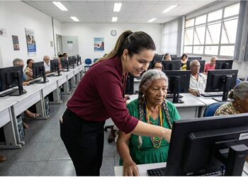 Programa do Ministério das Comunicações entrega 1,1 mil computadores no Amazonas