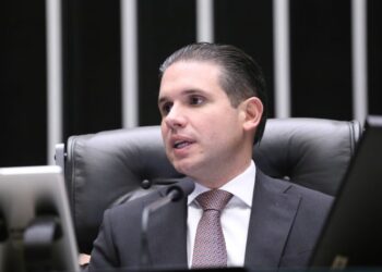 Concursos e salários: Tudo sobre o projeto aprovado que cria 16 mil vagas no MEC e bônus na Receita