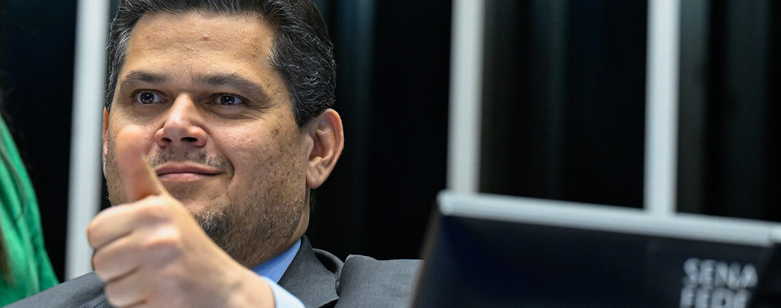 Alcolumbre mantém quebra de sigilo de Lulinha em investigação sobre o INSS