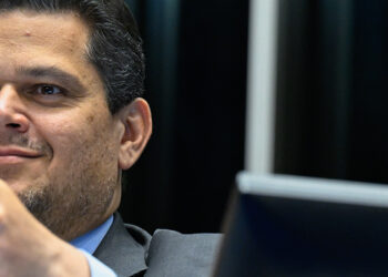 Alcolumbre mantém quebra de sigilo de Lulinha em investigação sobre o INSS
