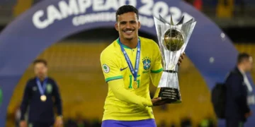 Alex Sandro é cortado e joia do Cruzeiro assume vaga na lateral da Seleção