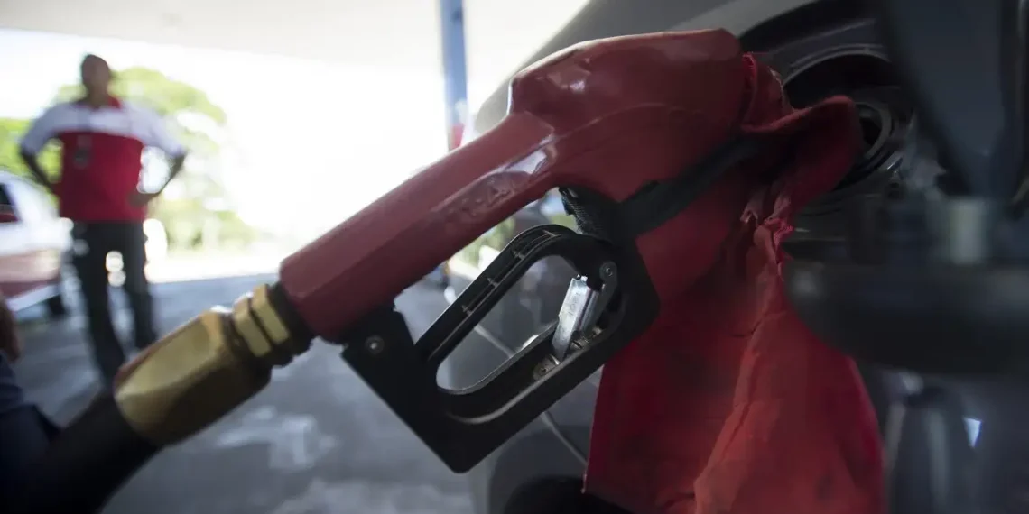 Governo zera alíquota de PIS e Cofins do diesel importado para conter alta de preços
