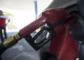 Governo zera alíquota de PIS e Cofins do diesel importado para conter alta de preços