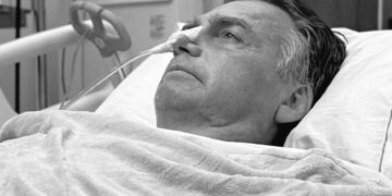 Bolsonaro apresenta piora na função renal e segue internado em UTI com pneumonia