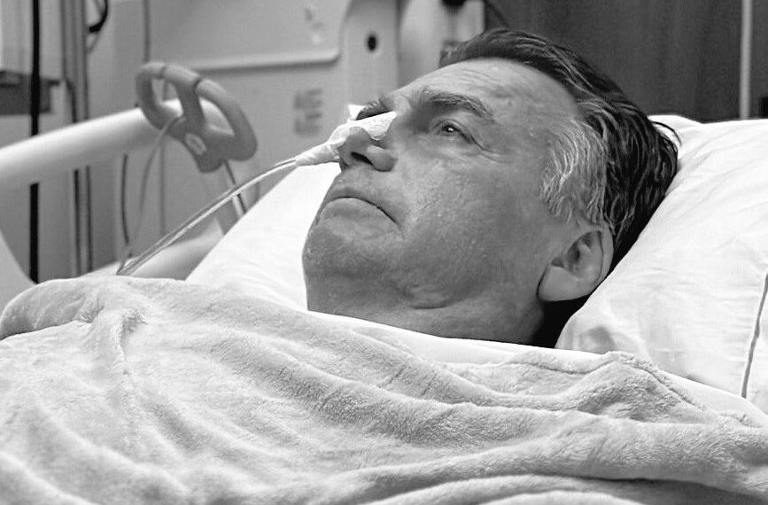 Bolsonaro apresenta piora na função renal e segue internado em UTI com pneumonia