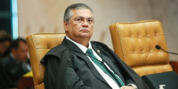 Flávio Dino proíbe aposentadoria como ‘castigo’ para juízes e determina perda de cargo
