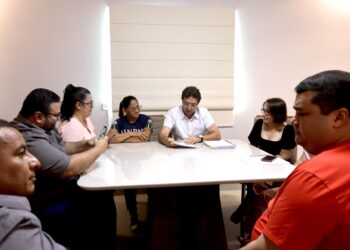 Prefeito Mário Abrahim assina decreto do novo piso salarial em Itacoatiara