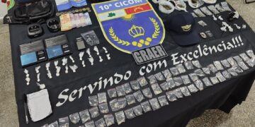 PM usa drones e prende sete suspeitos em “QG” do tráfico monitorado por rádio