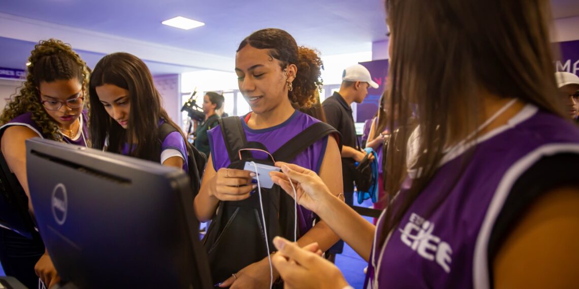 Portas Abertas: CIEE oferece 93 vagas de estágio e aprendizagem para estudantes no Amazonas