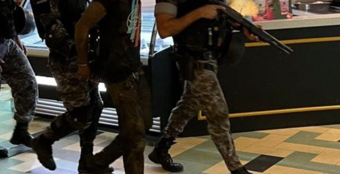 Justiça condena quarteto que aterrorizou shopping e arrastou funcionária pelos cabelos em Manaus