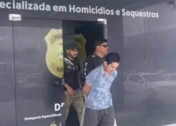 Após 25 dias de fuga, homem que matou enteada é preso ao se apresentar à polícia em Manaus