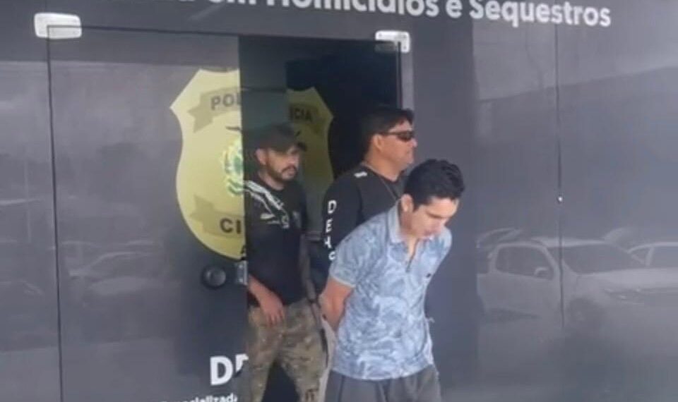 Após 25 dias de fuga, homem que matou enteada é preso ao se apresentar à polícia em Manaus