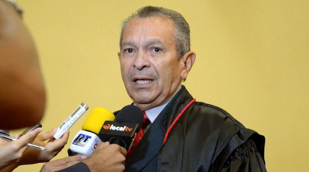 Após nove dias preso, desembargador aposentado Rafael Romano ganha direito a prisão domiciliar