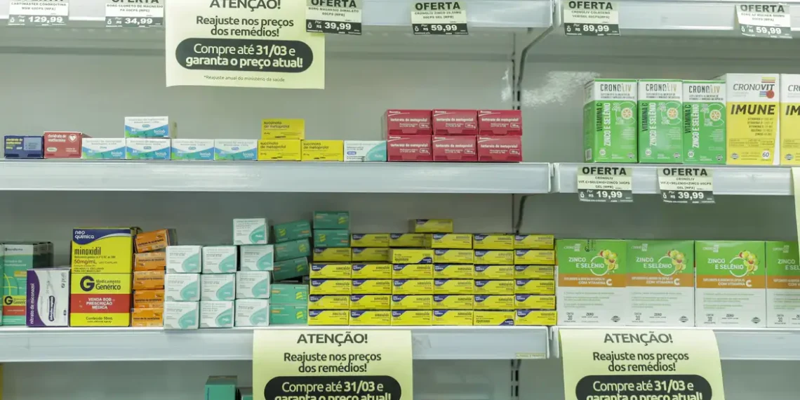 Lula sanciona lei que autoriza instalação de farmácias dentro de supermercados