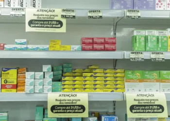 Lula sanciona lei que autoriza instalação de farmácias dentro de supermercados
