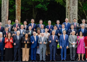Dezessete ministros deixam governo Lula para as eleições