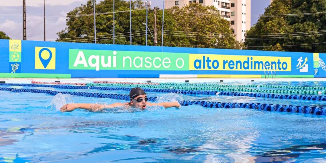 Governo do Amazonas abre vagas para natação gratuita na Vila Olímpica de Manaus