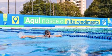 Governo do Amazonas abre vagas para natação gratuita na Vila Olímpica de Manaus