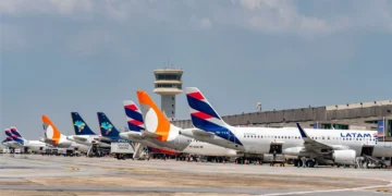 Governo prevê queda no fluxo de passageiros aéreos devido à alta do petróleo