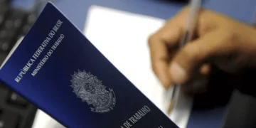 Brasil gera 613 mil empregos no 1º trimestre, mas saldo cai 9% em relação a 2025