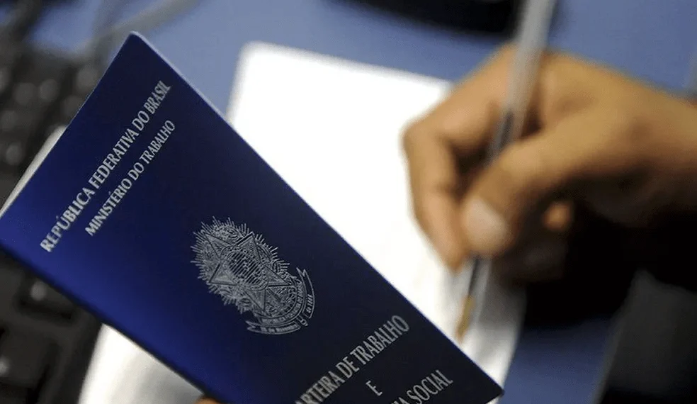 Brasil gera 613 mil empregos no 1º trimestre, mas saldo cai 9% em relação a 2025