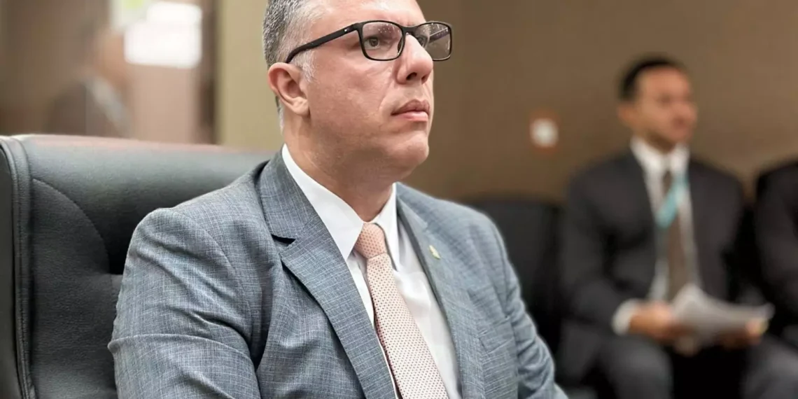 João Carlos assume mandato na Câmara dos Deputados após licença de Silas Câmara