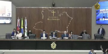 Roberto Cidade é eleito governador do Amazonas em eleição indireta inédita na ALE-AM