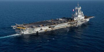 Marinha Francesa move porta-aviões Charles de Gaulle ao sul de Suez para operação no Estreito de Ormuz