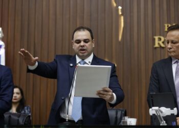 Roberto Cidade toma posse como governador do Amazonas e elenca saúde e segurança como prioridades