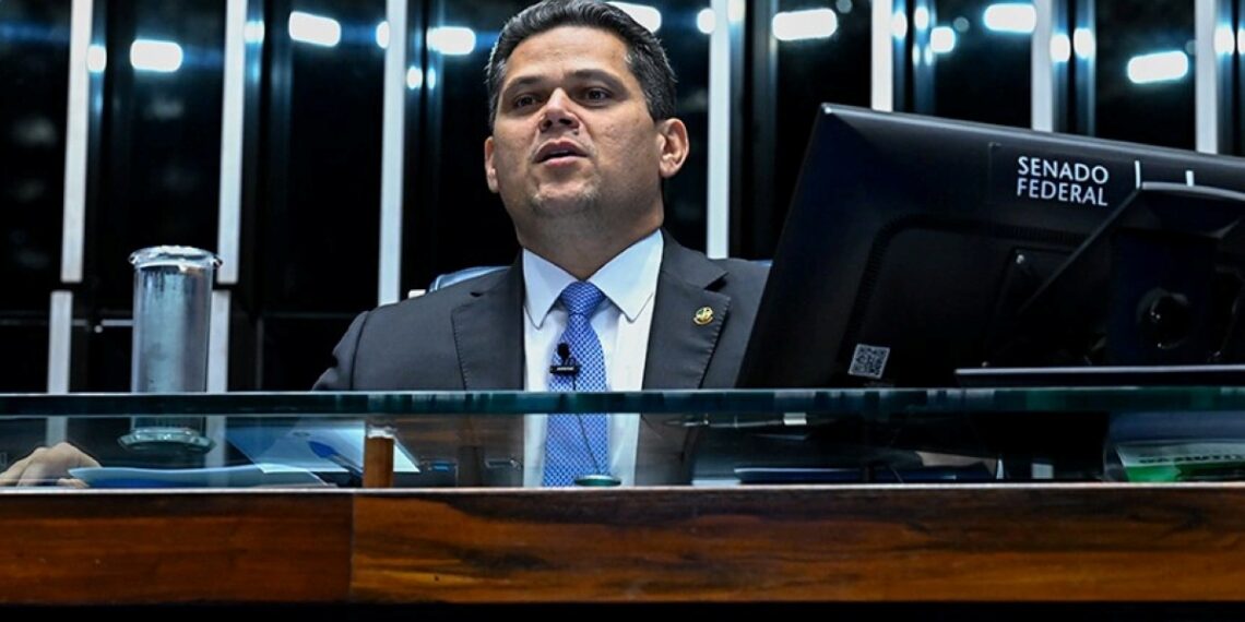 Davi Alcolumbre promulga ‘Lei da Dosimetria’ que reduz penas dos atos de 8 de janeiro