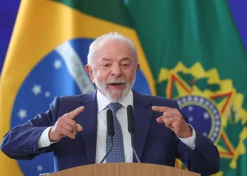 Pesquisa Datafolha: Lula é rejeitado por 48% e Flávio Bolsonaro por 46%