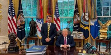 Em Washington, Flávio Bolsonaro pede que EUA chamem PCC de terrorista