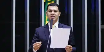 Manaus sediará debate sobre fim da escala 6×1; Saullo Vianna propõe modelo 5×2