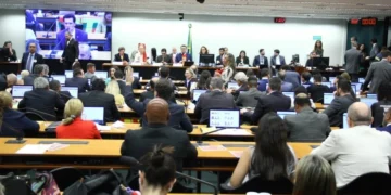 Fim da escala 6×1: Comissão aprova PEC das 40 horas semanais