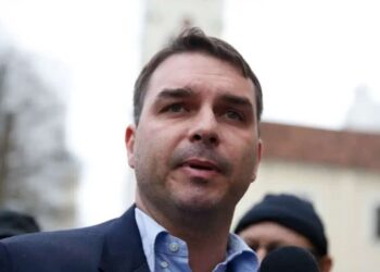 Flávio Bolsonaro defende redução da maioridade penal para 14 anos em casos de crimes hediondos