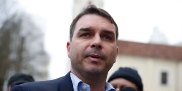 Flávio Bolsonaro defende redução da maioridade penal para 14 anos em casos de crimes hediondos