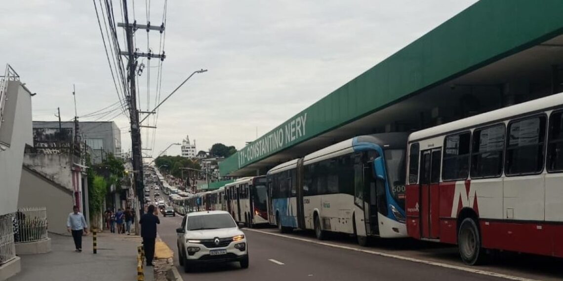 Greve dos rodoviários paralisa o T1, no Centro de Manaus