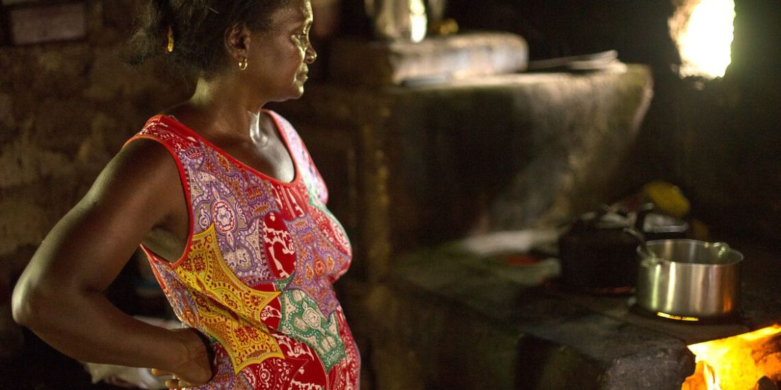 Lares chefiados por mulheres negras no Norte e Nordeste são os mais atingidos pela fome, aponta estudo