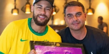 PL usa IA e compara Flávio Bolsonaro a Neymar após convocação