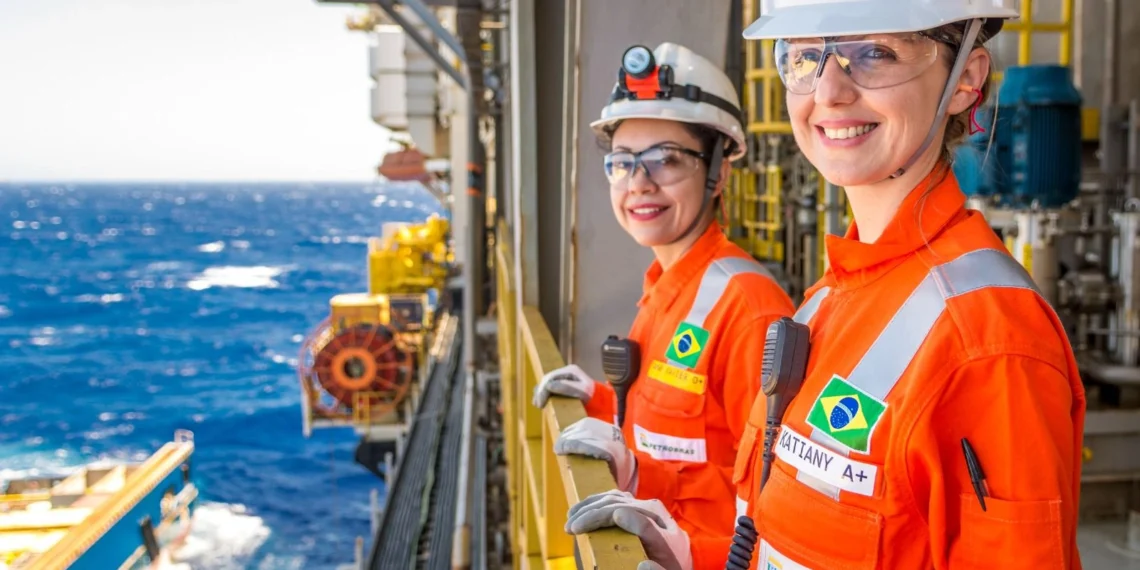 Petrobras abre vagas de estágio com bolsa de R$ 1.825 e cota para mulheres