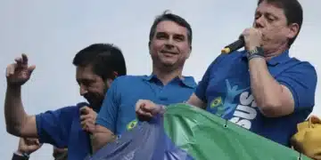 Flávio Bolsonaro fala em ‘guerra espiritual’ na Marcha para Jesus