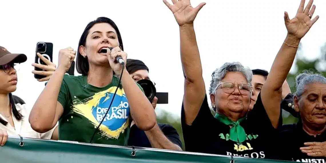 Michelle Bolsonaro desiste do Senado para cuidar de ex-presidente
