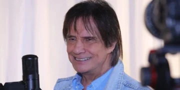 Roberto Carlos fará cirurgia programada e mantém rotina de shows