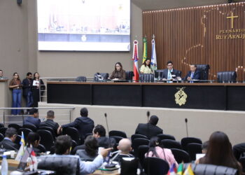 Deputados da ALE-AM voltam de recesso com orçamento milionário