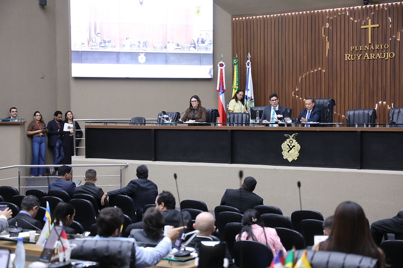 Deputados da ALE-AM voltam de recesso com orçamento milionário