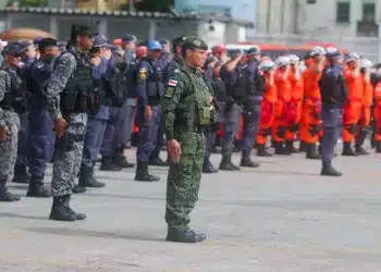 Governo concede abono de R$ 3,5 mil para compra de fardas de PMs e bombeiros