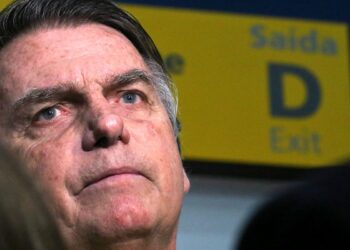 Decisão mantém Bolsonaro em prisão domiciliar e cassa porte de arma